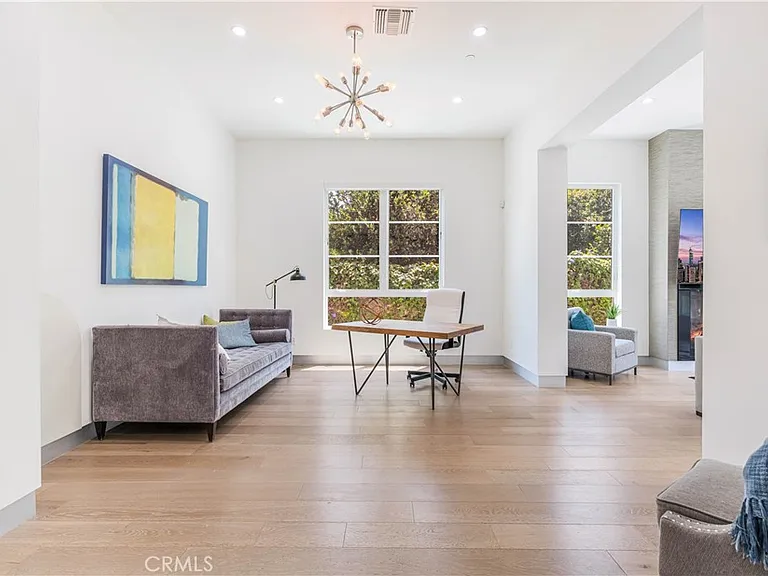 4435 Camellia — Photo 12