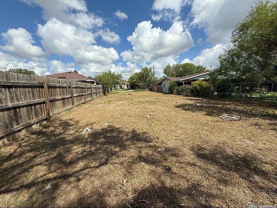 2nd image of 1352 Siesta Drive