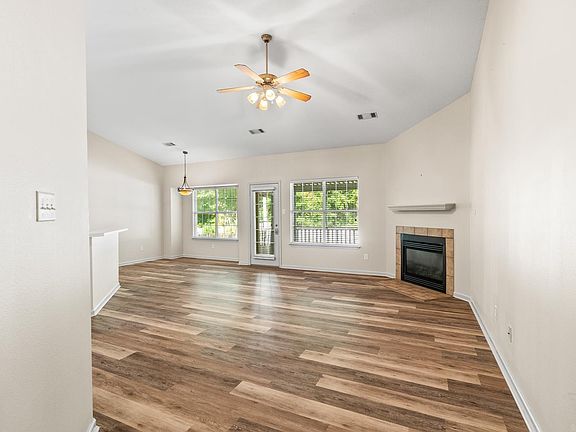 5th image of 1406 Westhampton Dr