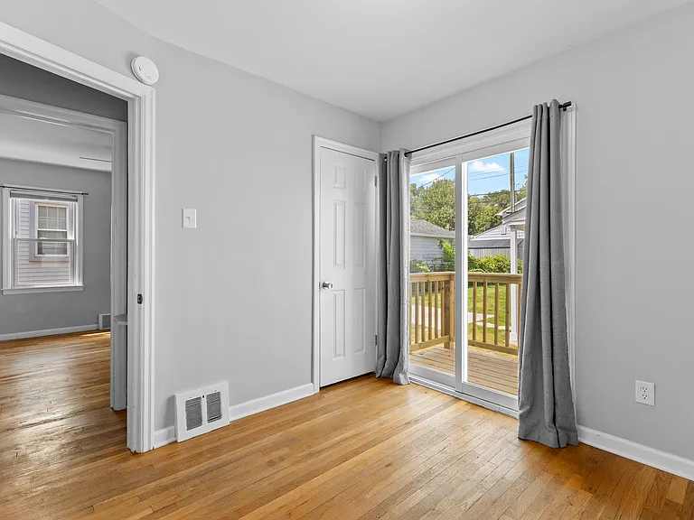 21328 Audette St — Photo 21