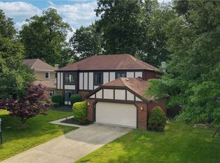 15889 Parkwood Ln, Strongsville, OH