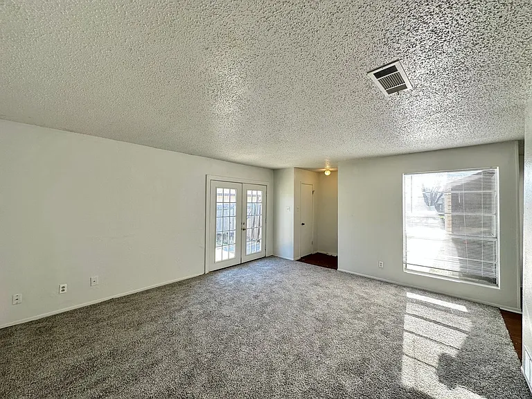 2105 Creekwood Dr — Photo 6