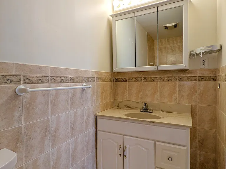 57 Locke St — Photo 11