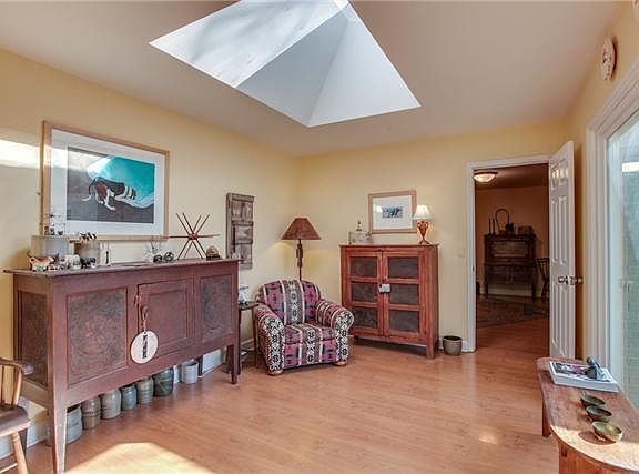 4th image of 207 Kensington Pl