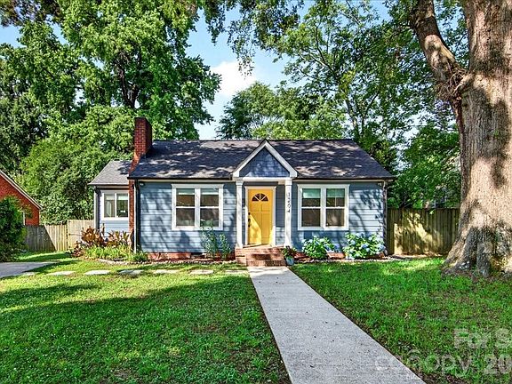 3rd image of 1204 Meadow Ln