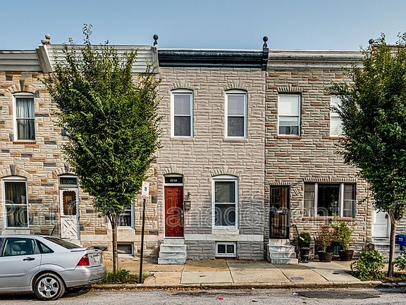 2nd image of 3210 E Fairmount Ave