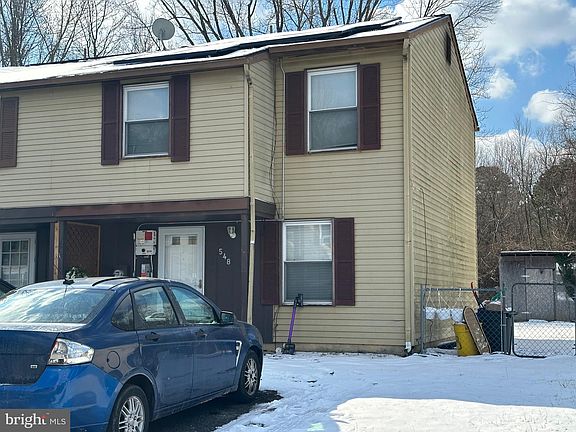 2nd image of 548 W Loch Lomond Dr