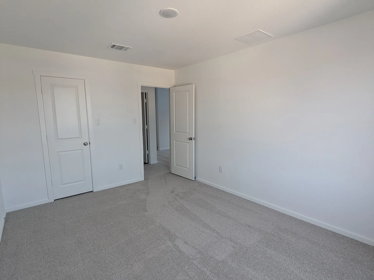 4 bed, 2.5 bath, 1897 sqft, $1,894 — Photo 3