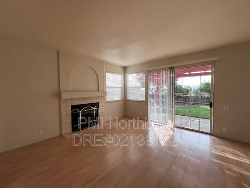 4 bed, 3.0 bath, 2610 sqft, $3,550 — Photo 4