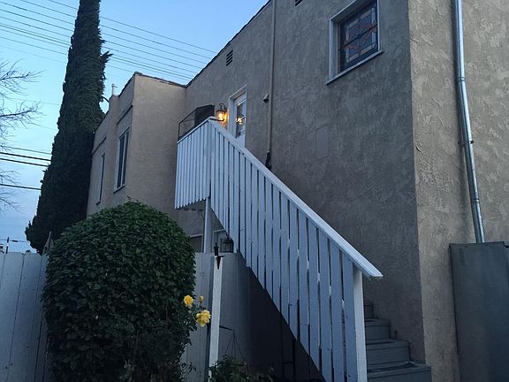 3rd image of 5243 Cahuenga Blvd