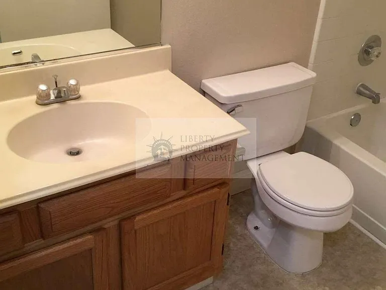 2413 Country Manor Dr — Photo 9