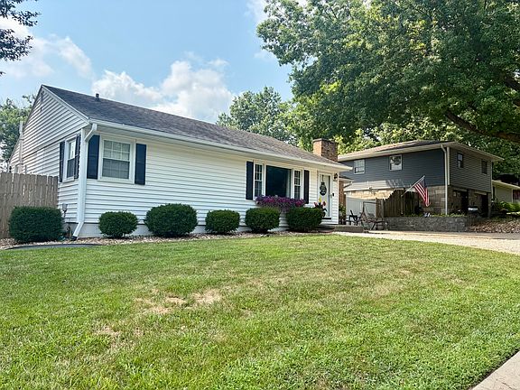 2nd image of 1922 Elmwood Dr W