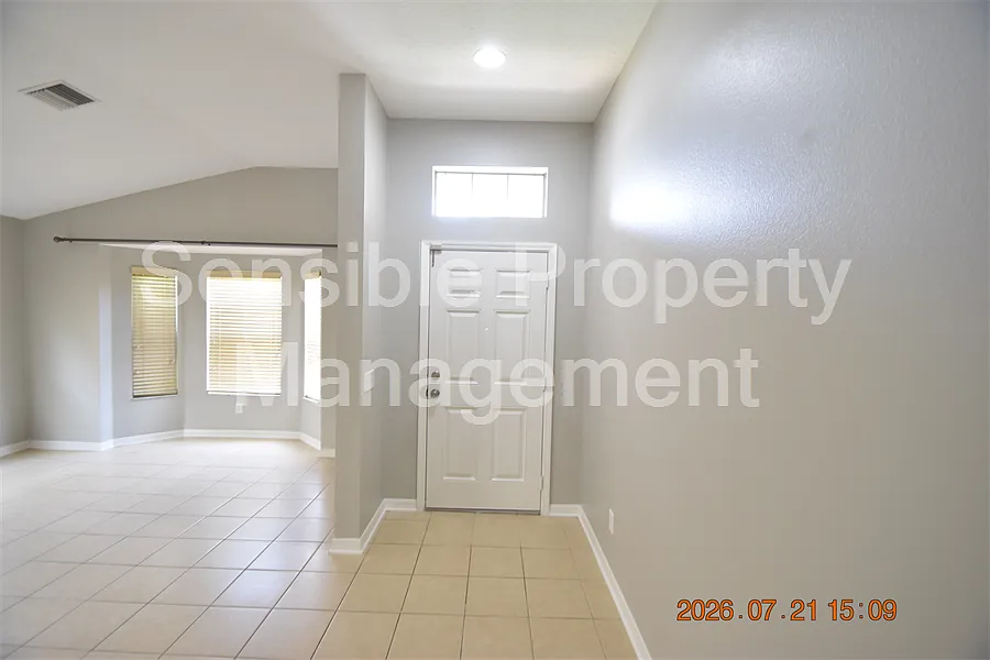 4 bed, 2088 sqft, $2,225 — Photo 4