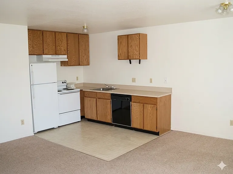 348 Caswell Ave W — Photo 5