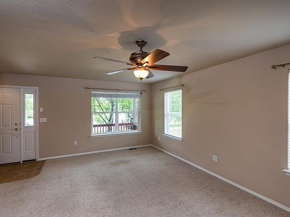 4th image of 430 Woodman Dr