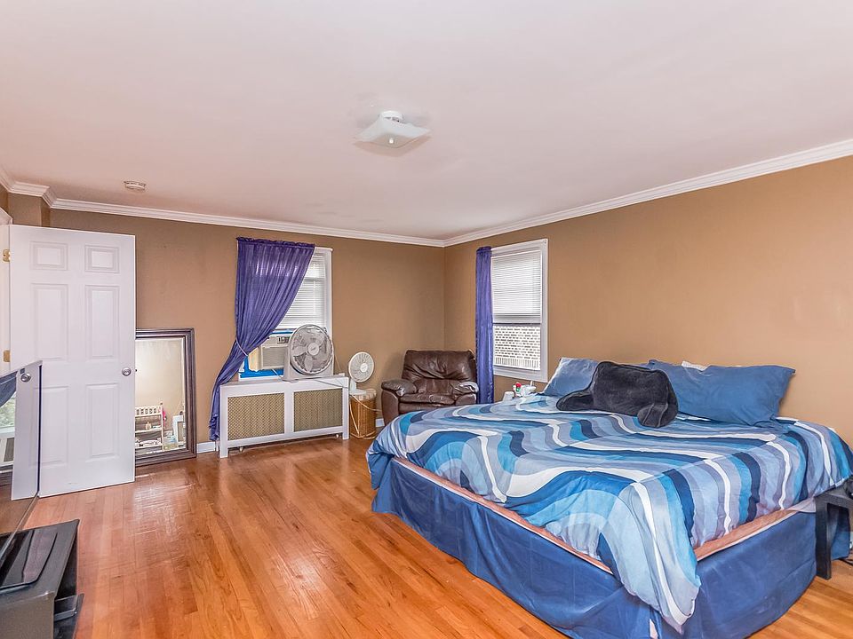 1st image of 8 Emerson St