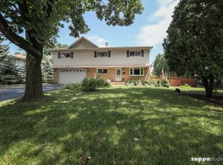 7543 Woodridge Dr, Woodridge, IL 60517