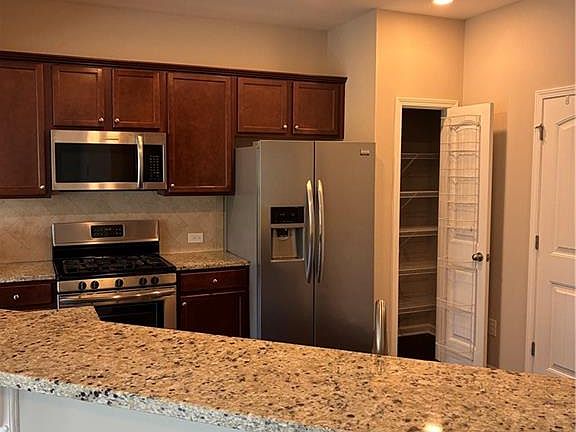 4th image of 1335A Hampton Oaks Dr