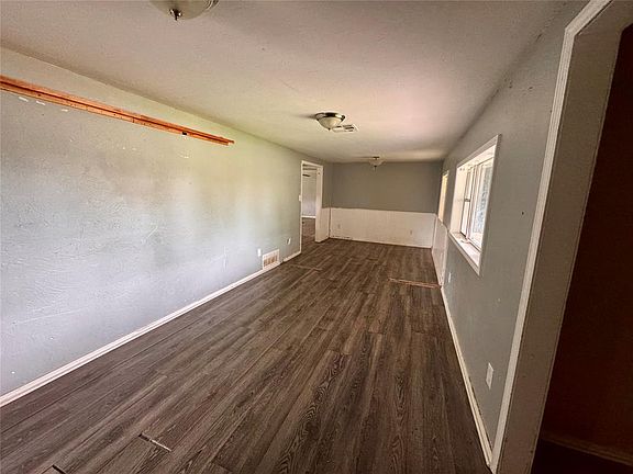 3rd image of 10624 Bellview Dr