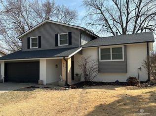 930 Lamplighter Ln, Lincoln, NE 68510