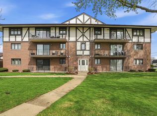 11042 S Theresa Cir APT 1C, Palos Hills, IL