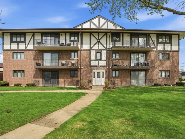 11042 S Theresa Cir APT 1C, Palos Hills, IL 60465