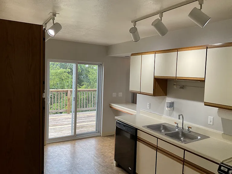 9 Holt St #2 — Photo 2