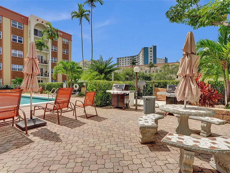 400 N Riverside Dr #214 — Photo 30