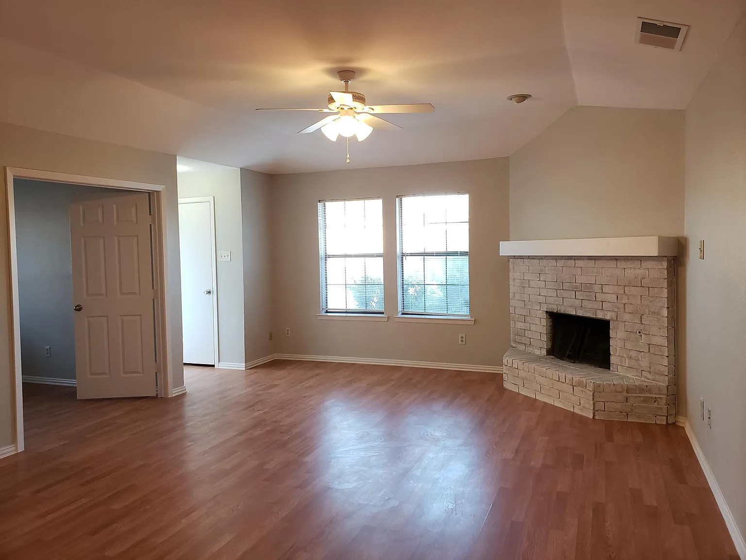 3 bed, 1251 sqft, $1,790 — Photo 4