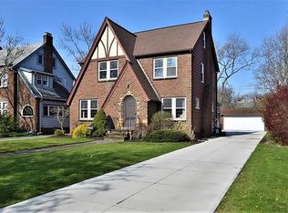 2612 Eaton Rd, University Heights, OH 44118