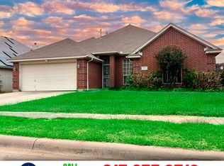 8633 Saranac Trl, Fort Worth, TX 76118
