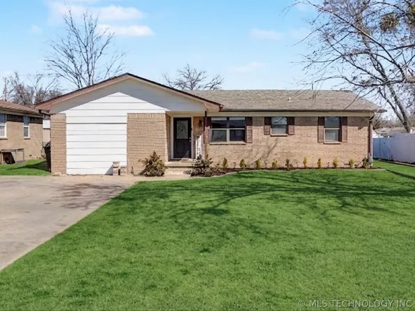 712 W 5th St, Skiatook, OK 74070