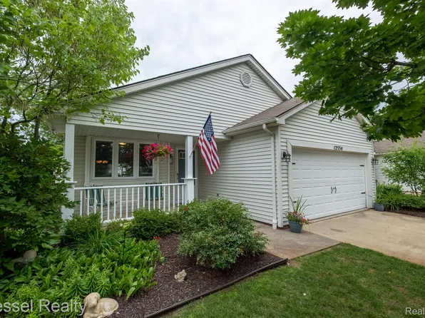12334 Glasgow Dr, Romeo, MI 48065