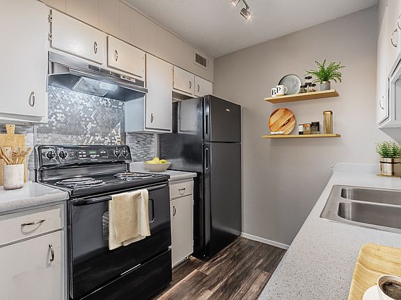 5th image of 602 W Pioneer Pkwy #620D