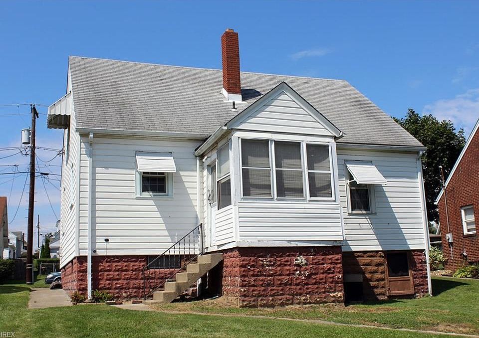 2nd image of 3728 Woodlawn Way