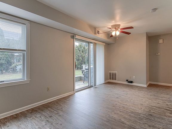 4th image of 555 Allison Dr #9