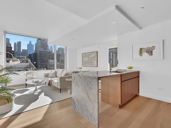 611 W 56th St APT 3A, New York, NY 10019