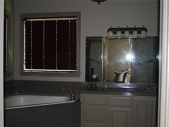 5th image of 3965 Lemongrass Cir S