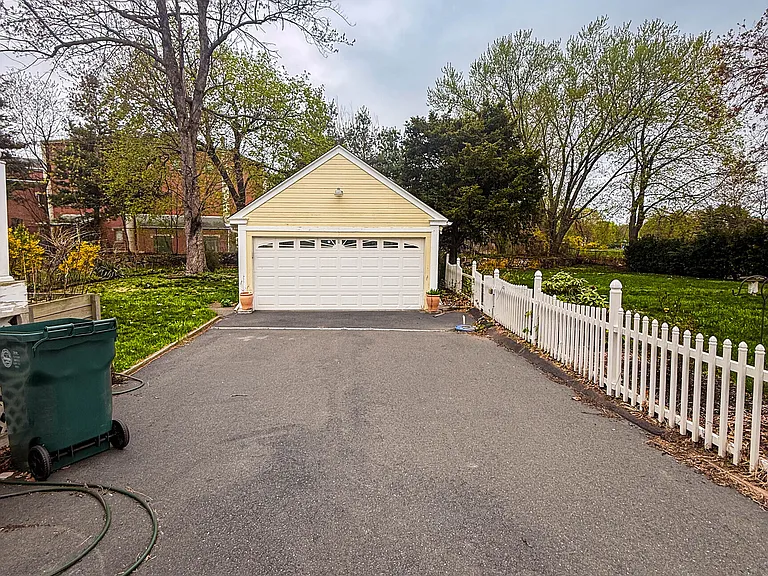 38 Grandview Ave — Photo 3