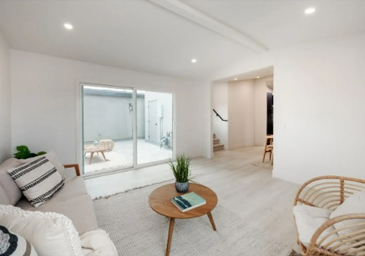 Your Dream Home for Rent — Photo 3