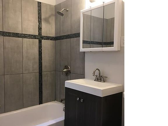 3rd image of 11327 S King Dr #1