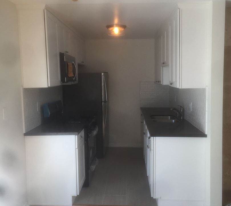 1st image of 1038 7th St APT 05