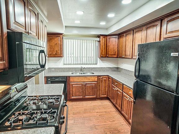 5th image of 706 E Tujunga Ave APT A
