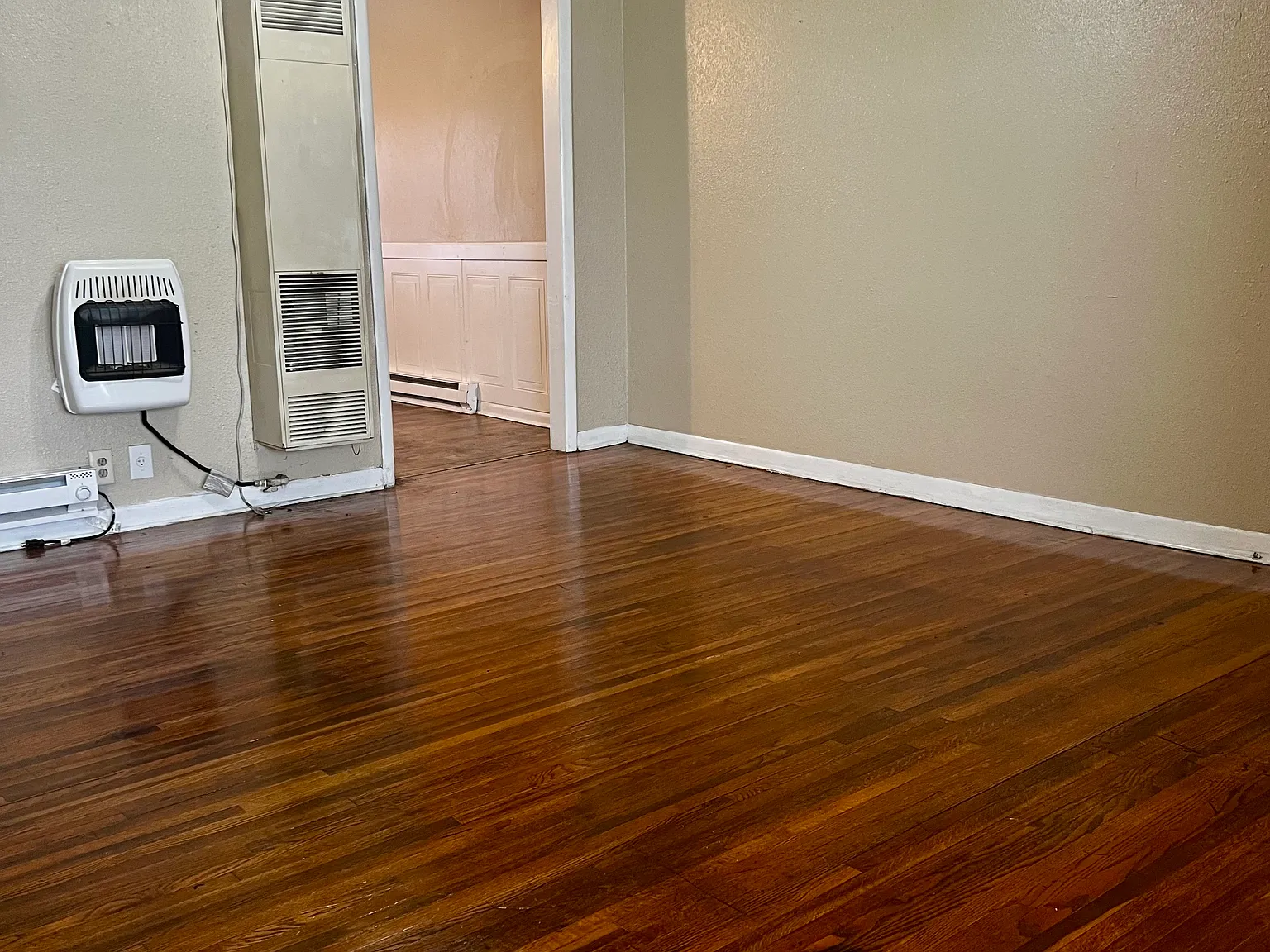 2 bed, 900 sqft, $900 — Photo 3