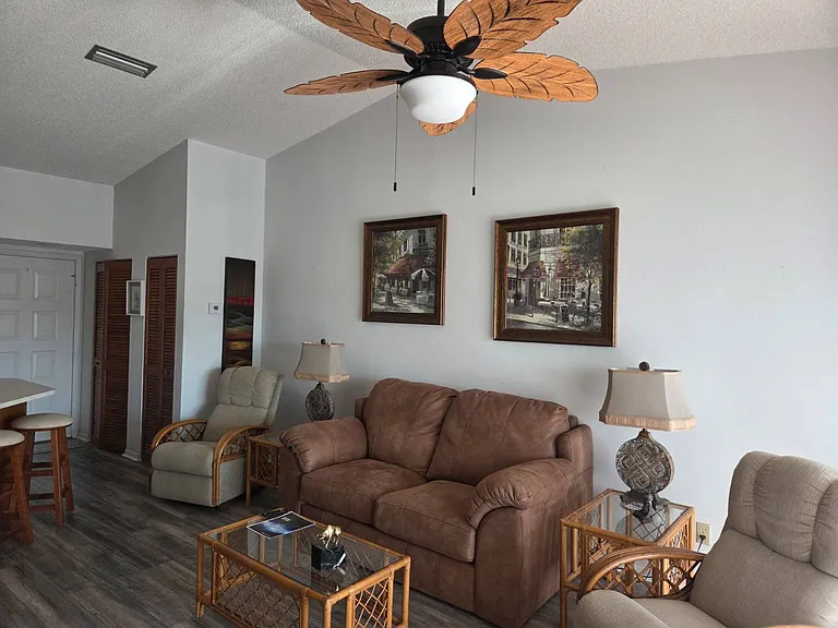 4915 Casablanca Cir #H-22 — Photo 6