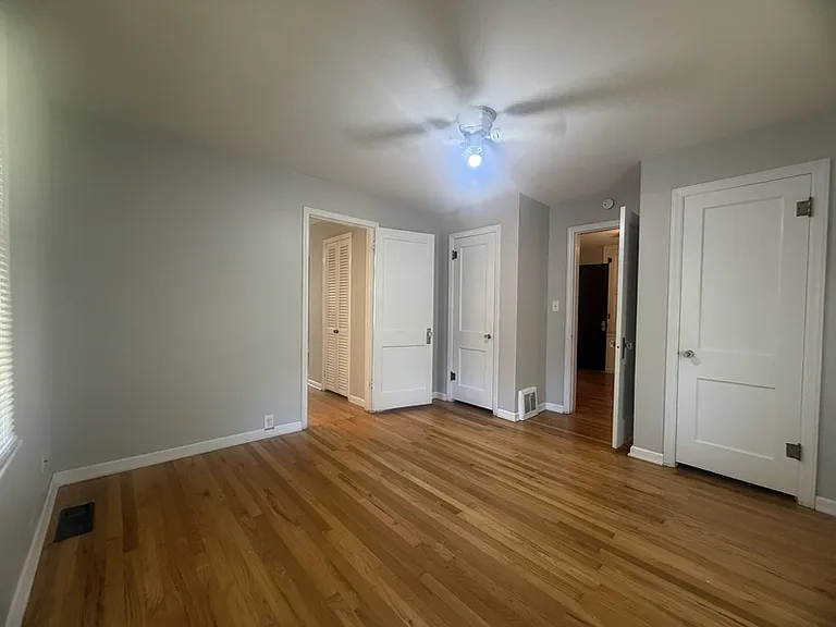 515 W Southside Blvd — Photo 19