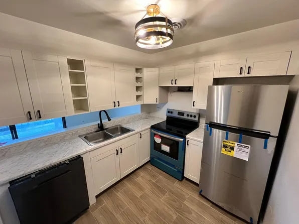210 E Court Of Shorewood APT 6, Vernon Hills, IL 60061