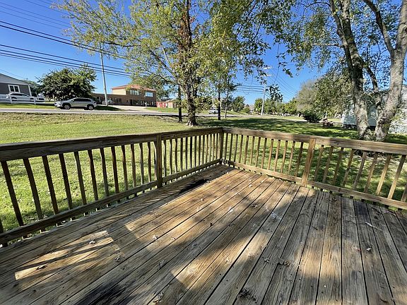 3rd image of 301 Destin Dr