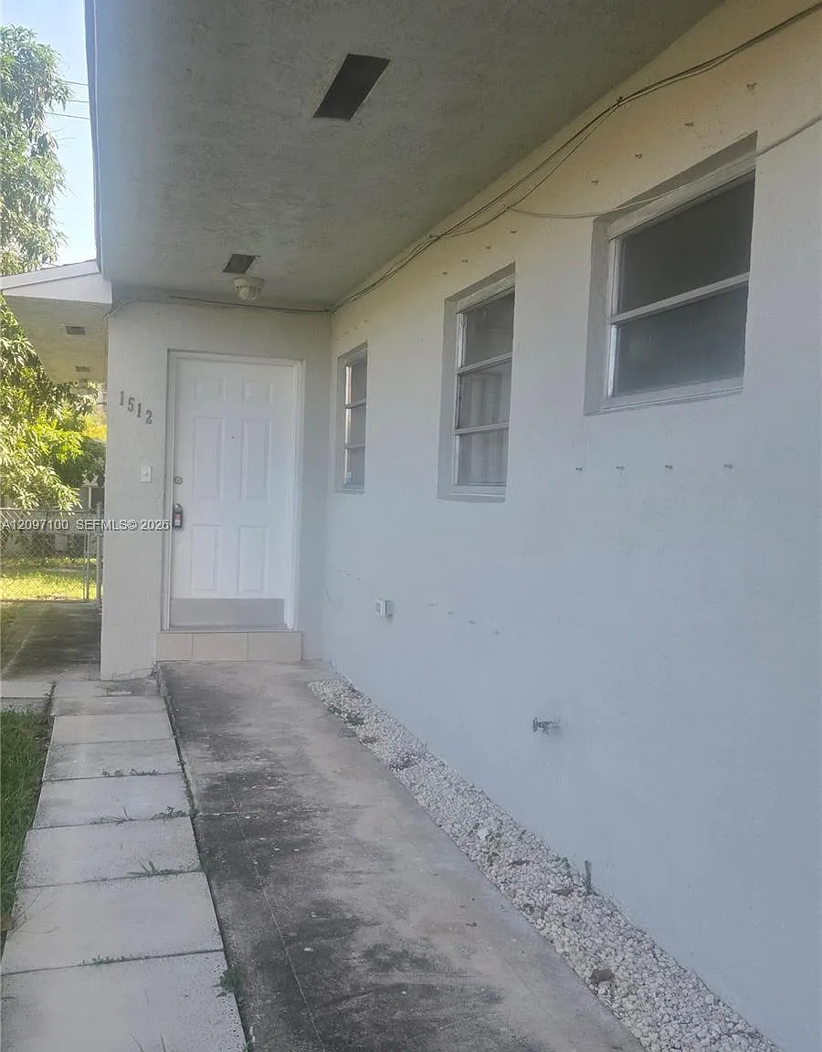 Biscayne Court — Photo 3