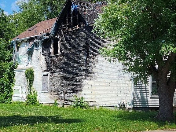 3rd image of 1325 Schaeffer St
